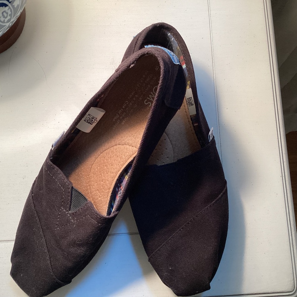 TOMS Women’s Black Slip-On Shoes - Picture 4 of 4